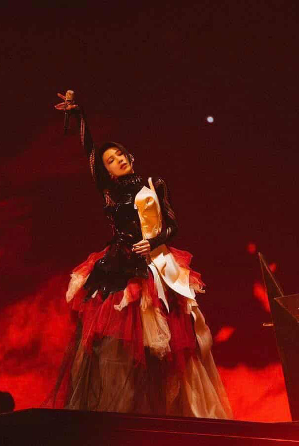 Penny Tai performing in Taipei wearing ATÉLIER JIVOMIR TRE COLORE sculpture dress