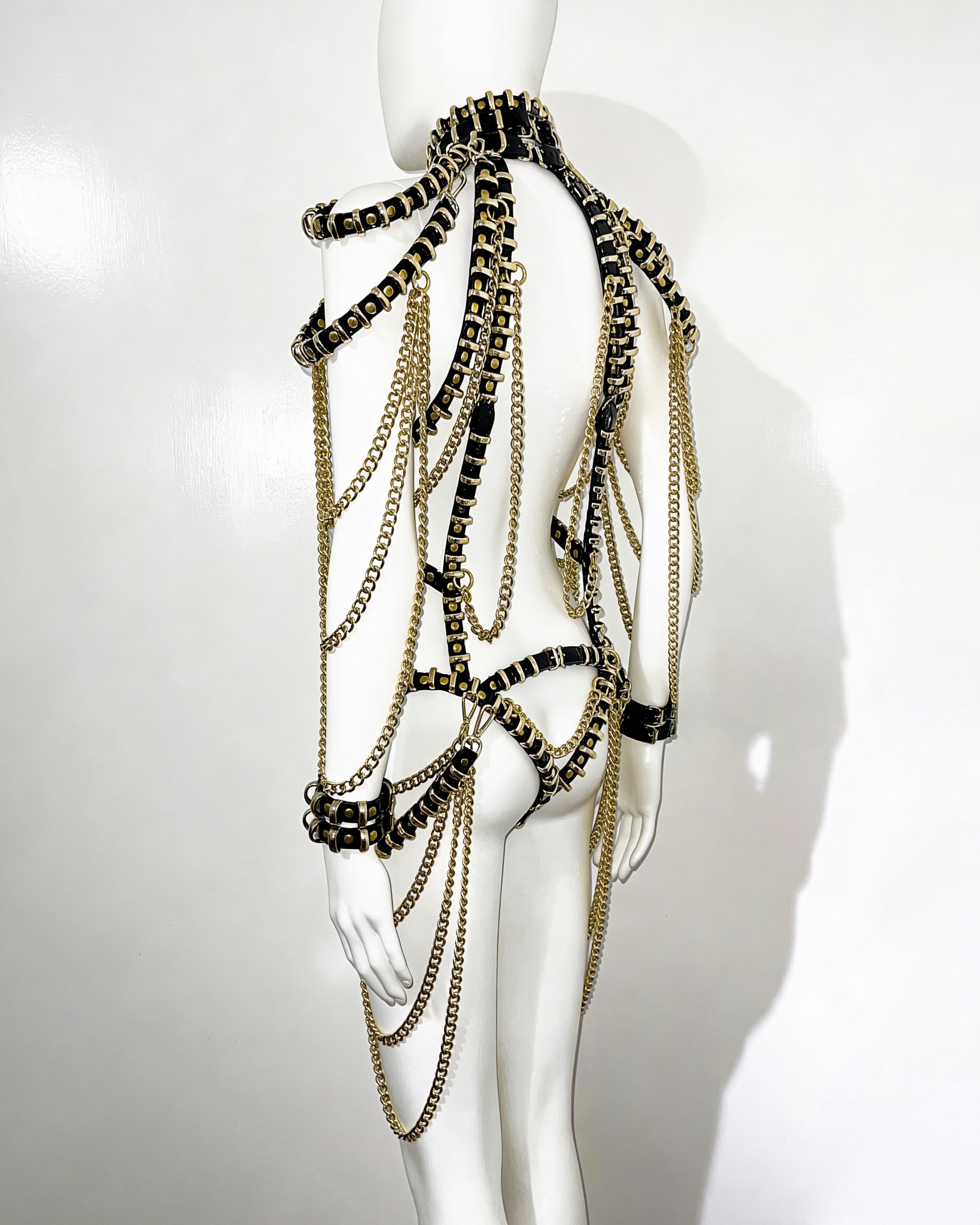 ATÉLIER JIVOMIR vegan luxury showgirl gold chain ring FASHION dress SHOWGIRL CABARET