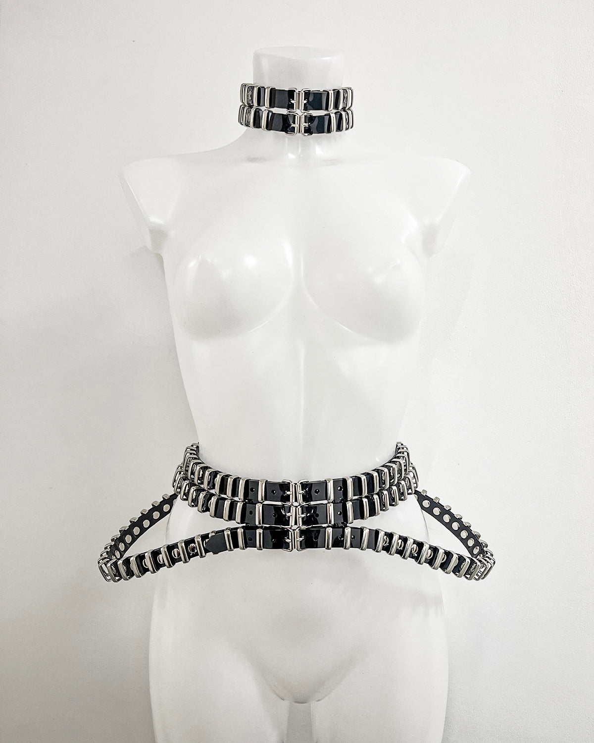 ATÉLIER JIVOMIR VEGAN VINYL ILLUSUION BELT LUXURY FASHION ACCESSORY GOLD SILVER TONE STUDDING CRAFTED COLLECTIBLE BLACK