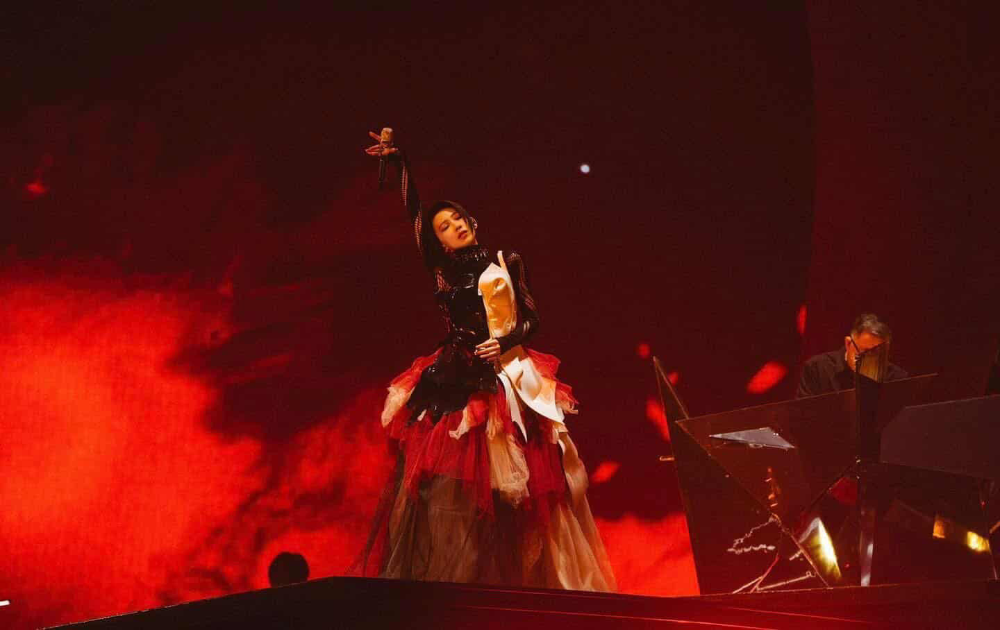 Penny Tai performing in Taipei wearing ATÉLIER JIVOMIR TRE COLORE sculpture dress