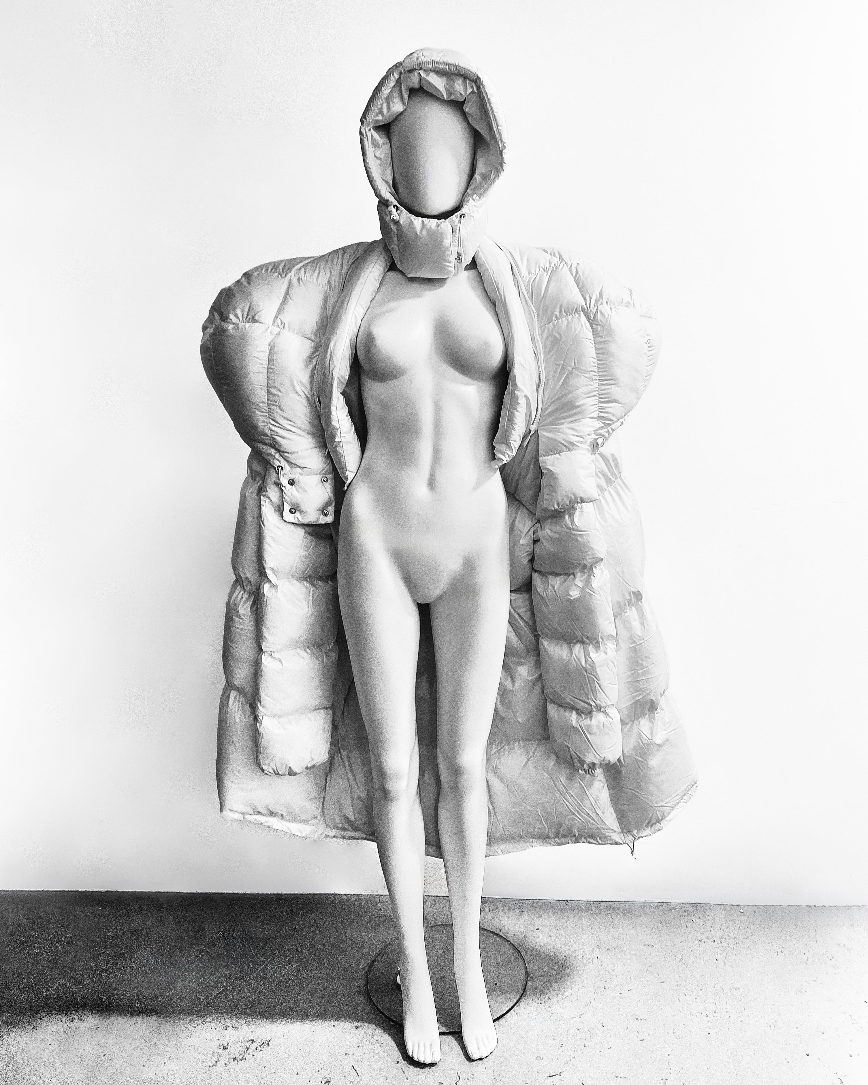 ATÉLIER JIVOMIR WHITE SHOULDER PUF REIMAGINED COAT WEARBLE SCULPTURE