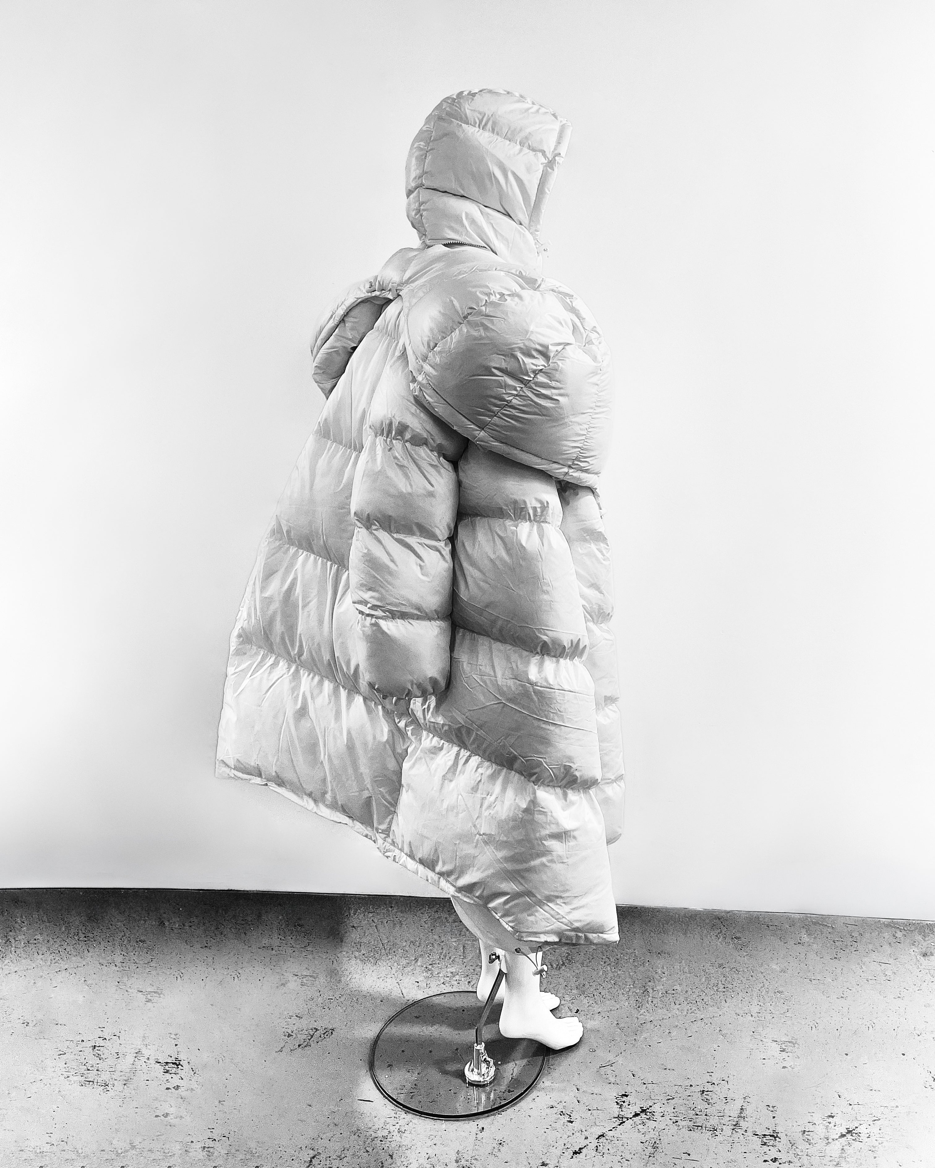 ATÉLIER JIVOMIR WHITE SHOULDER PUF REIMAGINED COAT WEARBLE SCULPTURE