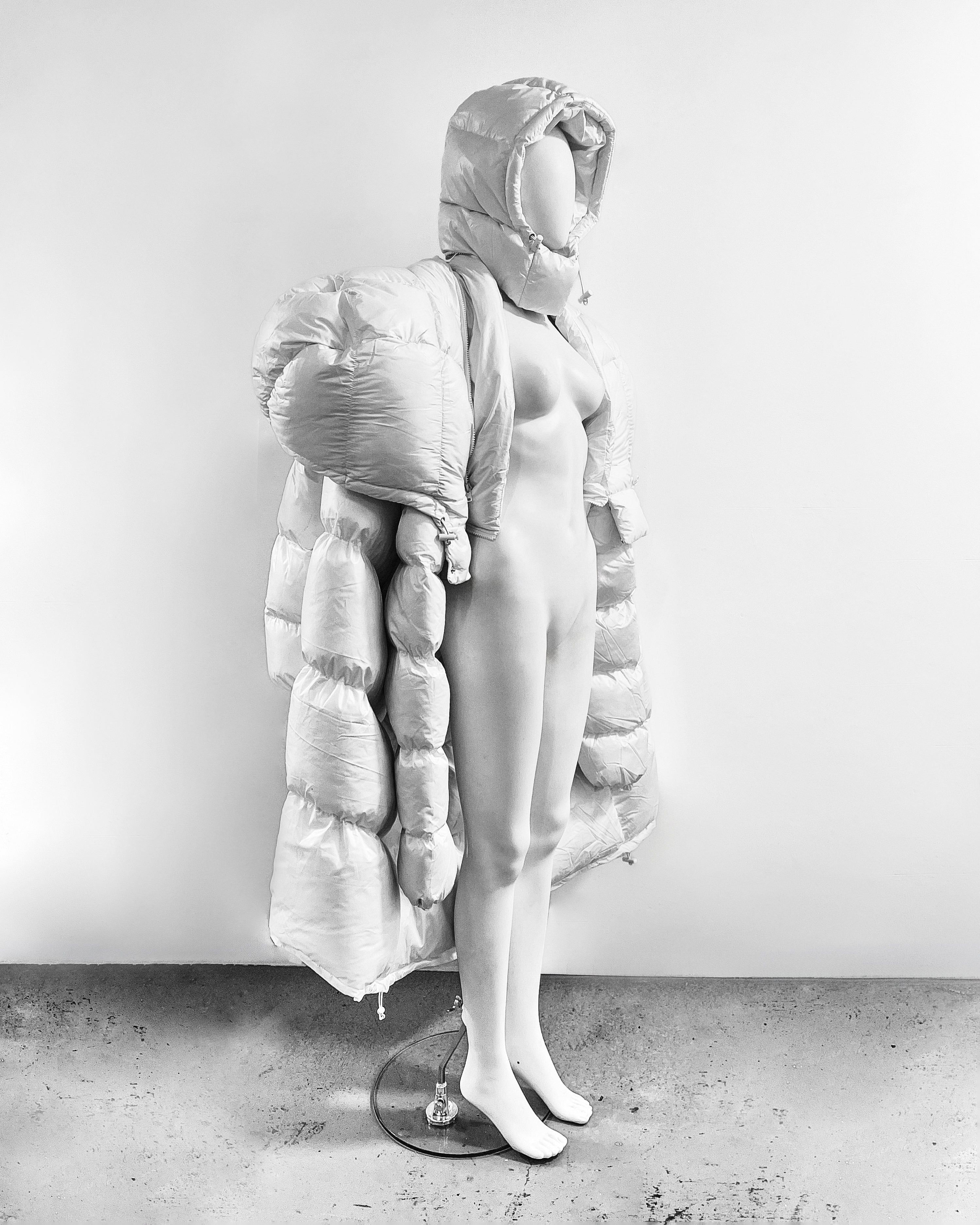 ATÉLIER JIVOMIR WHITE SHOULDER PUF REIMAGINED COAT WEARBLE SCULPTURE