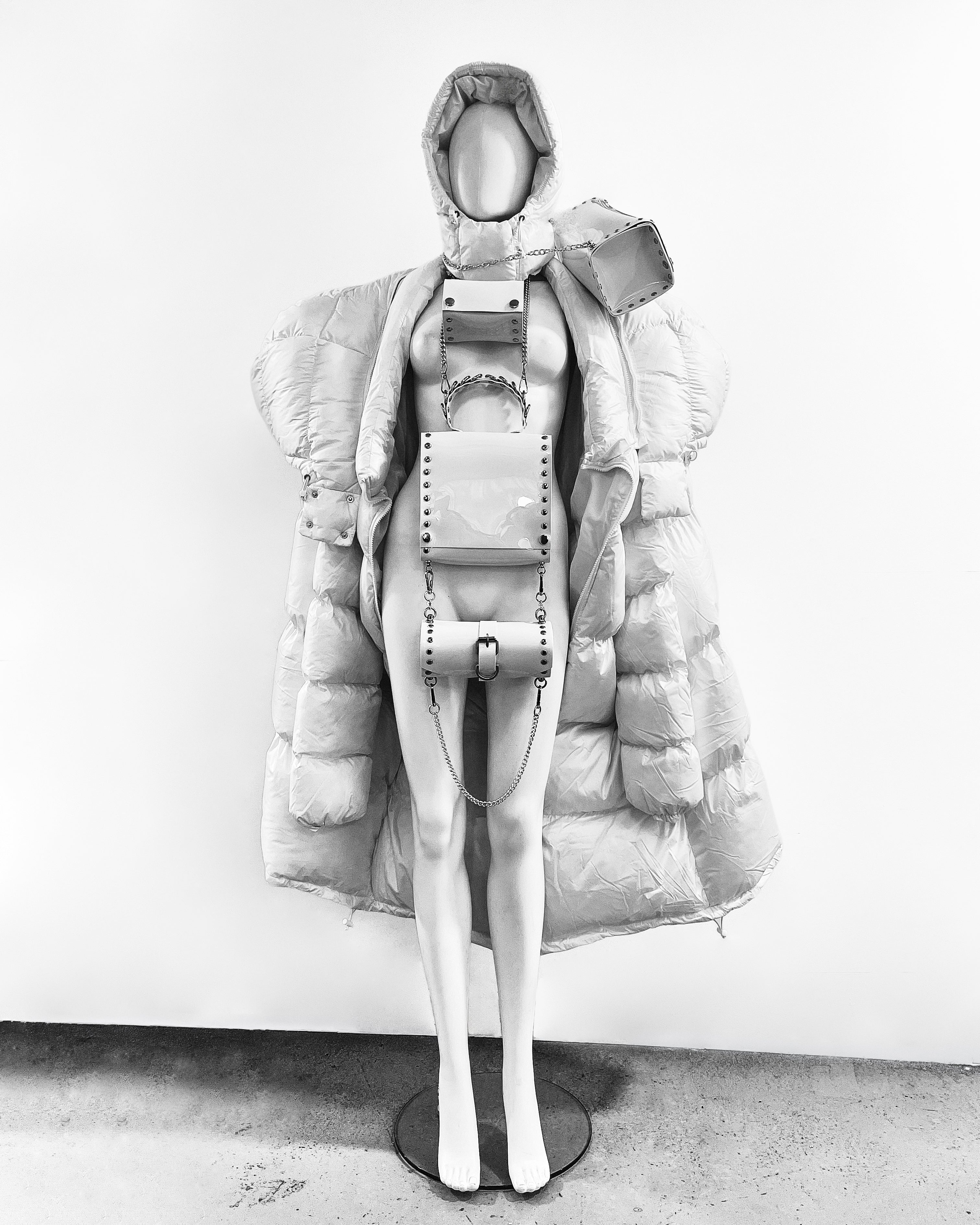 ATÉLIER JIVOMIR WHITE SHOULDER PUF REIMAGINED COAT WEARBLE SCULPTURE
